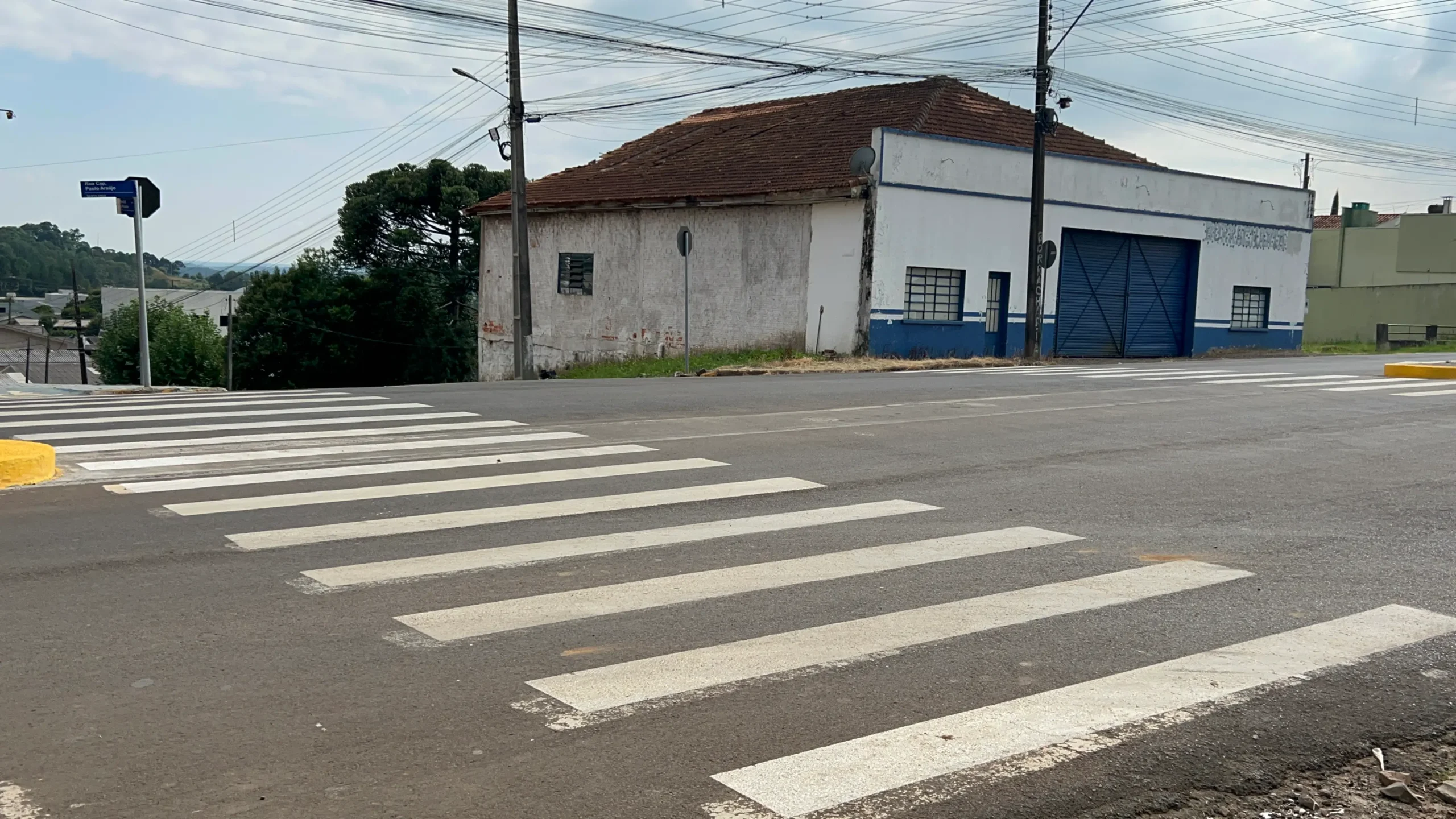 Abertura do canteiro central de uma das ruas de Palmas flexibilizou o trânsito e a mobilidade urbana 