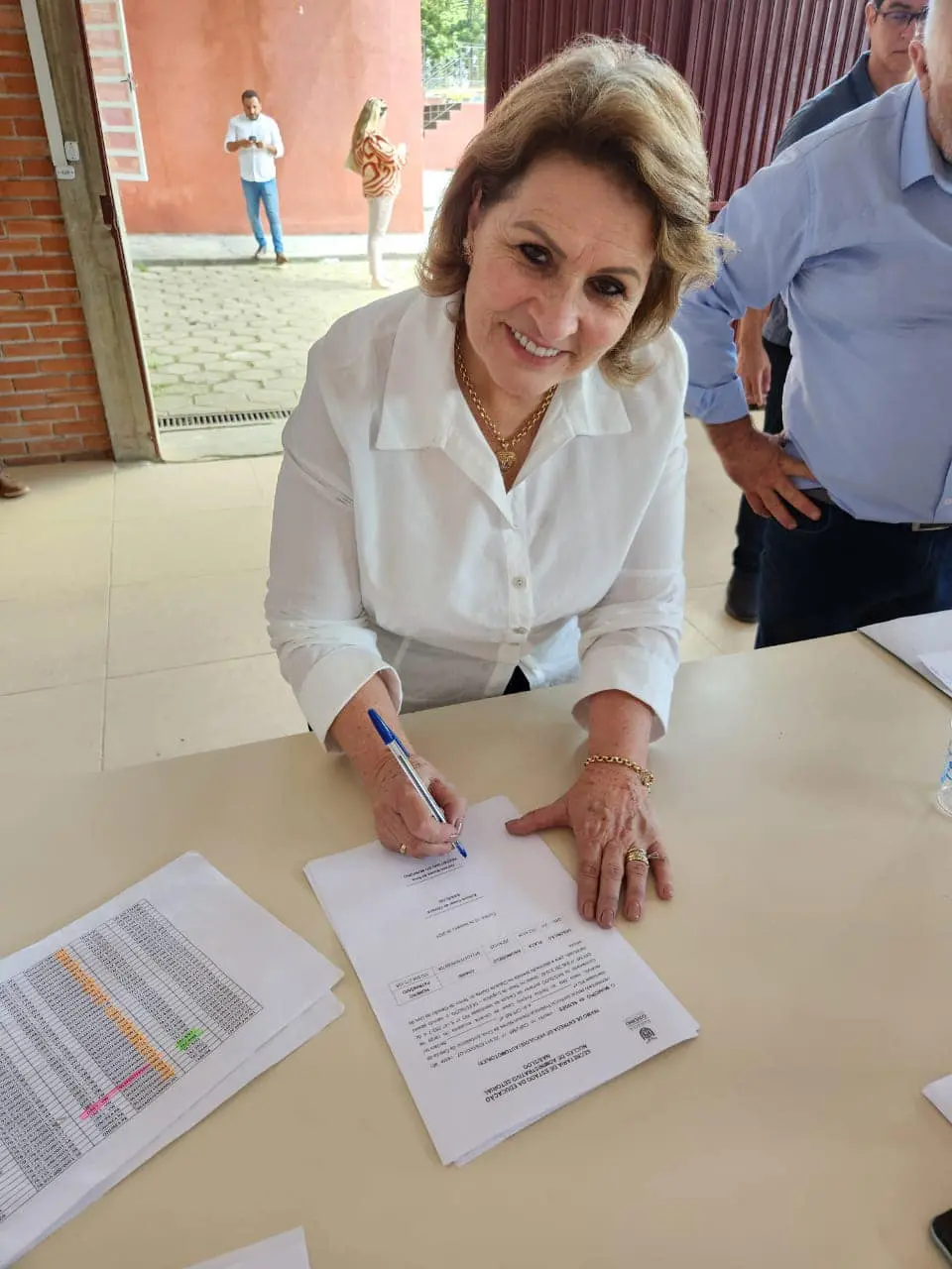 Prefeita Dona Maria recebe novo ônibus escolar em Curitiba