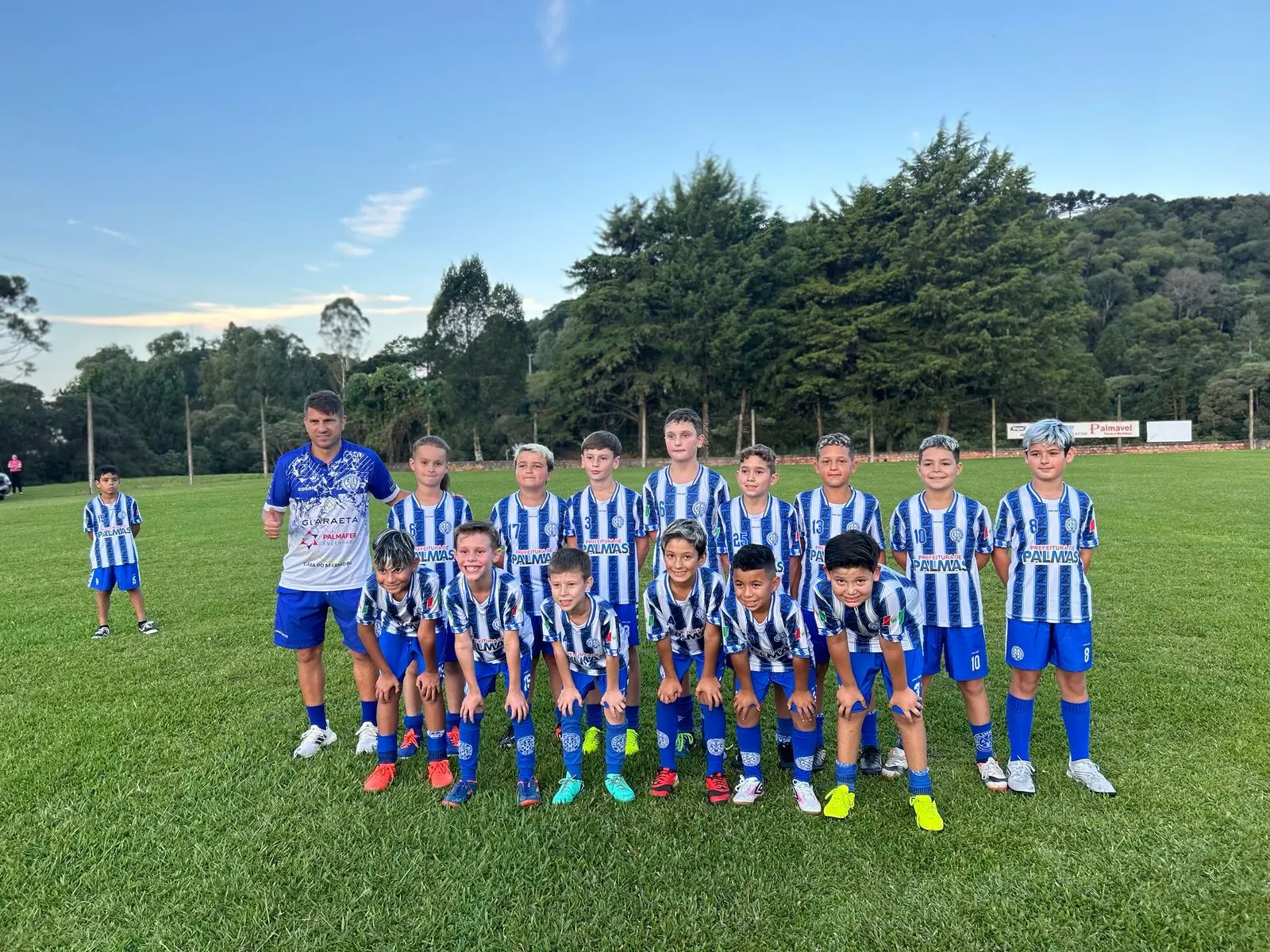 Escolinha do Caxias fez a doação de kits esportivos para seus alunos, recursos oriundos do CMDCA Escolinha do Caxias fez a doação de kits esportivos para seus alunos, recursos oriundos do CMDCA