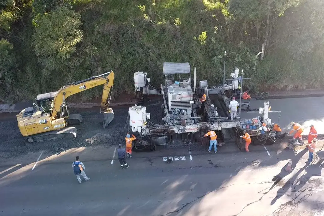 60,6% em 4 meses: rodovia de concreto no Sudoeste mantém avanço acelerado 60,6% em 4 meses: rodovia de concreto no Sudoeste mantém avanço acelerado