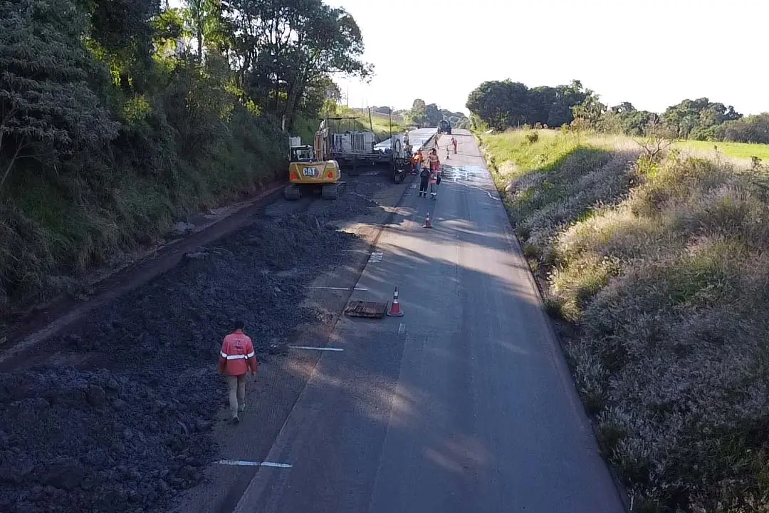 60,6% em 4 meses: rodovia de concreto no Sudoeste mantém avanço acelerado 60,6% em 4 meses: rodovia de concreto no Sudoeste mantém avanço acelerado