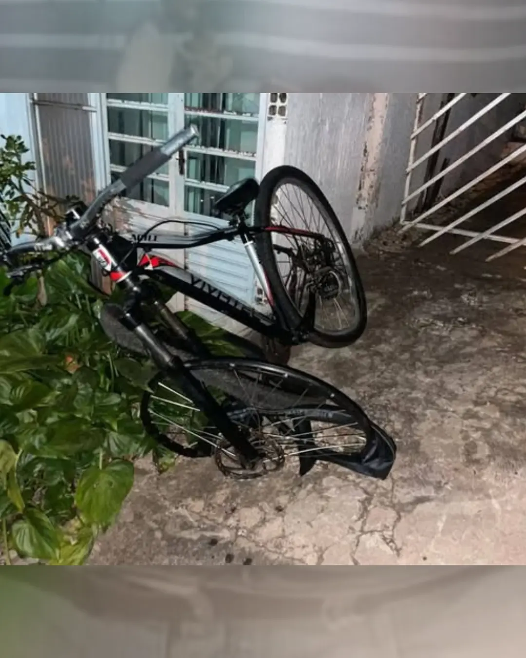 Criança morre e outra fica ferida após bicicleta desgovernada bater em muro no bairro Sadia em Francisco Beltrão.