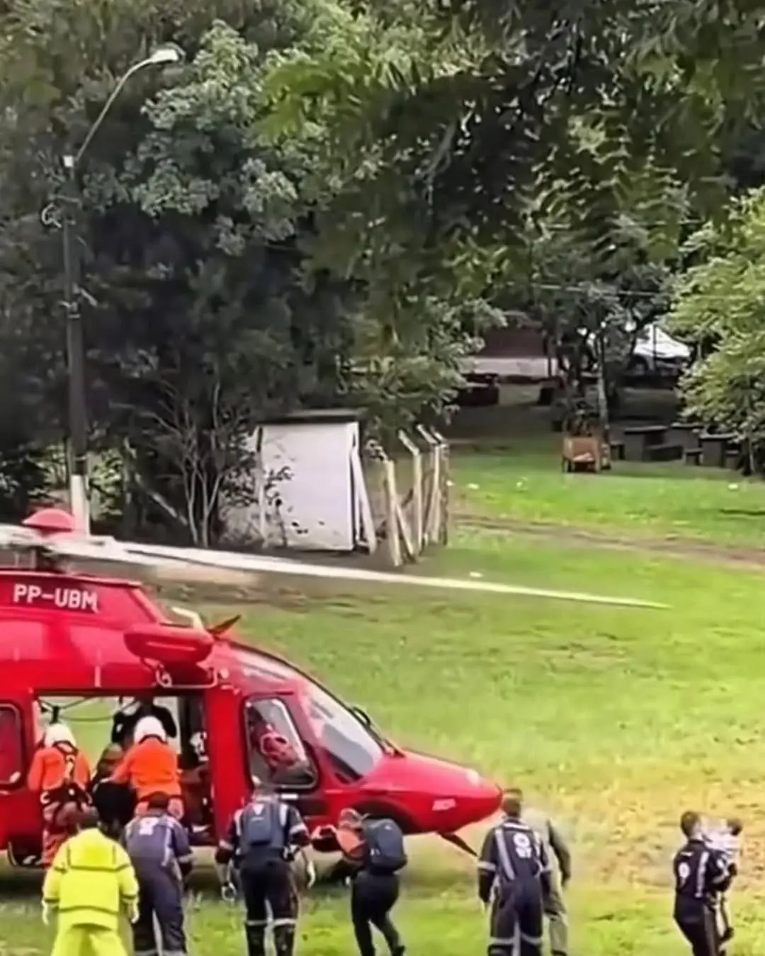 Criança que se tornou símbolo de esperança em meio a enchente no RS morre Criança que se tornou símbolo de esperança em meio a enchente morre