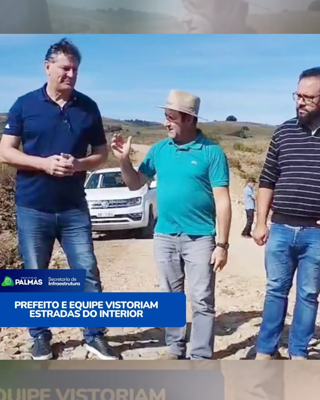 Prefeito e equipe acompanham obras de readequação em estradas rurais