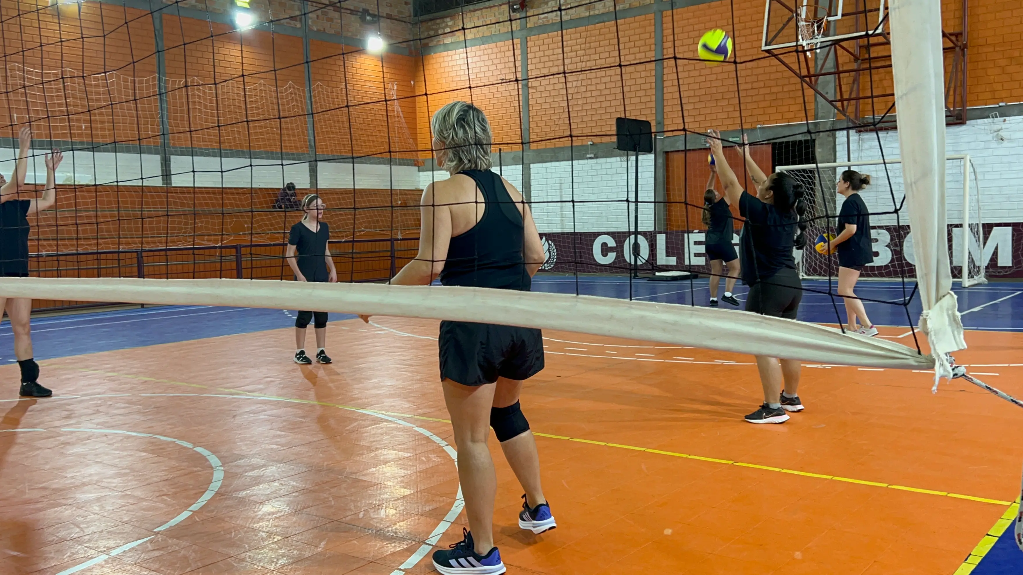 Projeto de voleibol promete além da atividade física, fortalecer o empoderamento feminino Projeto de voleibol promete além da atividade física, fortalecer o empoderamento feminino