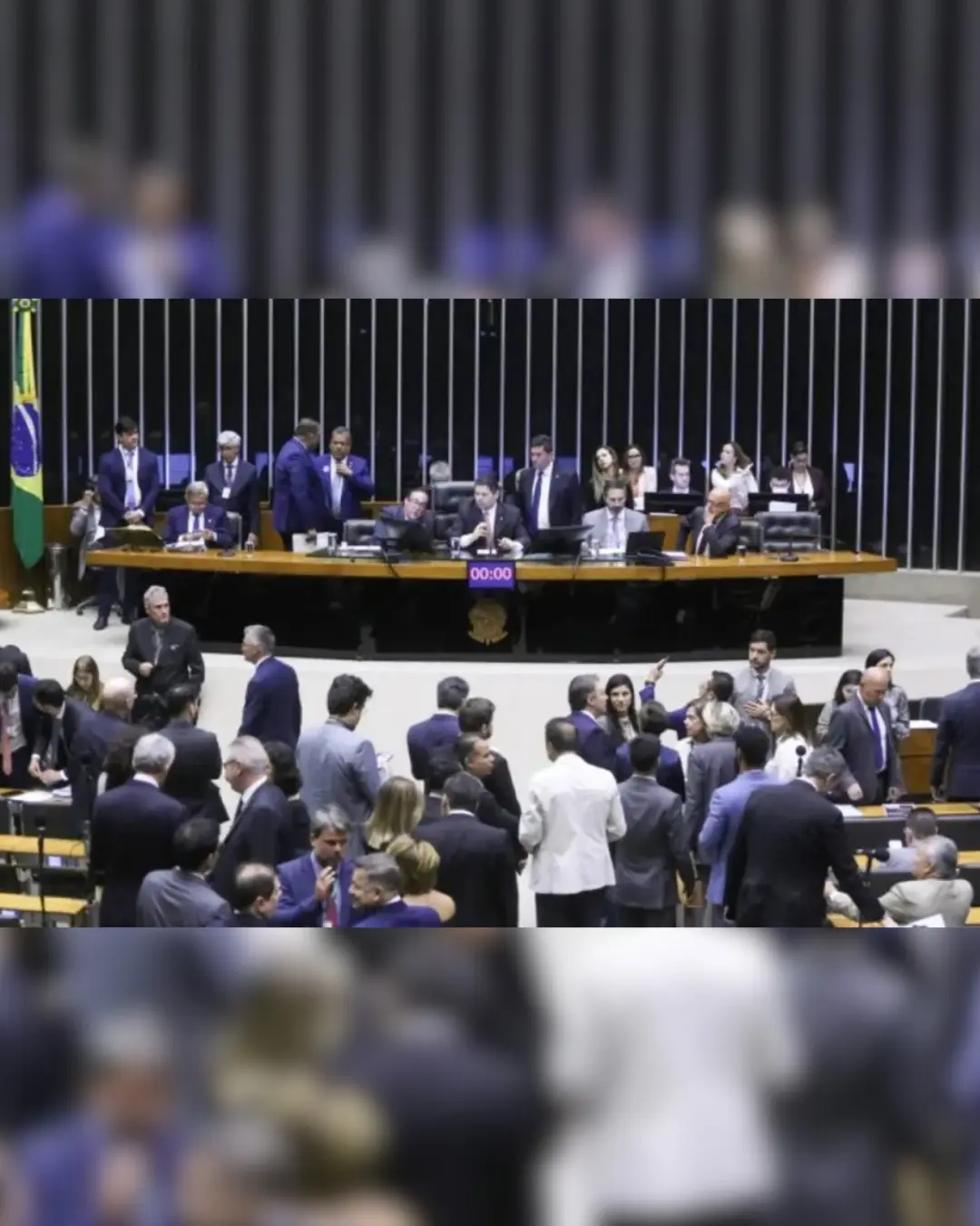 Congresso derruba veto de Lula e garante pensão vitalícia a crianças com microcefalia causada pelo zika vírus Congresso derruba veto de Lula e garante pensão vitalícia a crianças com microcefalia causada pelo zika vírus