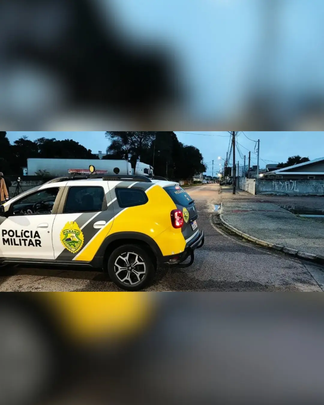 Homem ameaça incendiar casa e mantém esposa e filha de 3 anos reféns em Pinhais; PM negocia há mais de 8 horas
