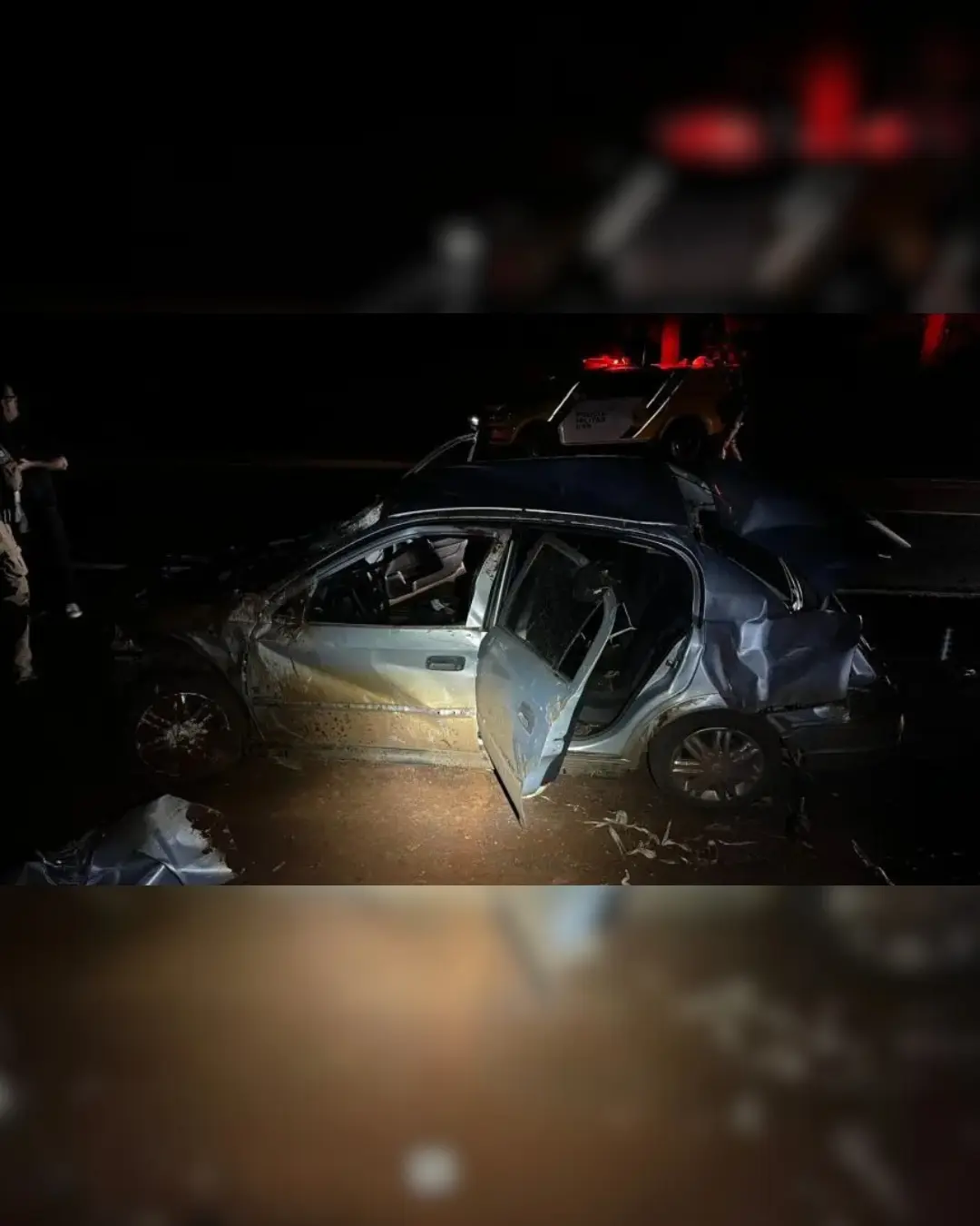 Homem e adolescente morrem ejetados de carro durante perseguição policial no oeste do Paraná Homem e adolescente morrem ejetados de carro durante perseguição policial no oeste do Paraná
