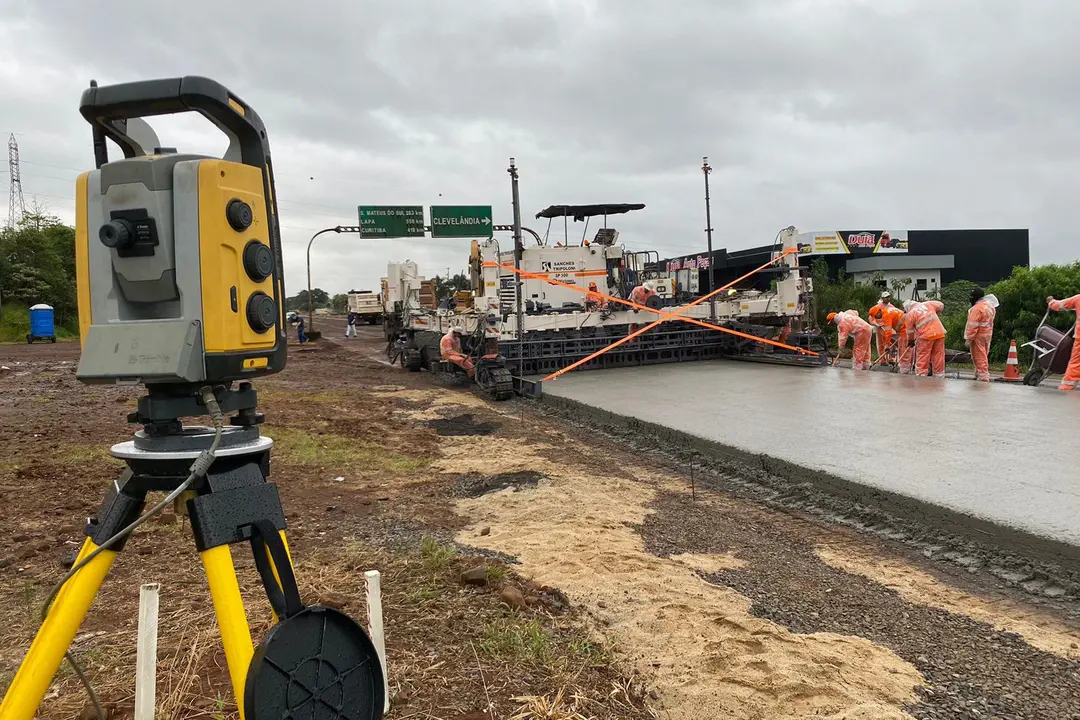 Imagem de destaque - Estado executa rodovia em concreto no Sudoeste e grandes obras na RMC e Londrina