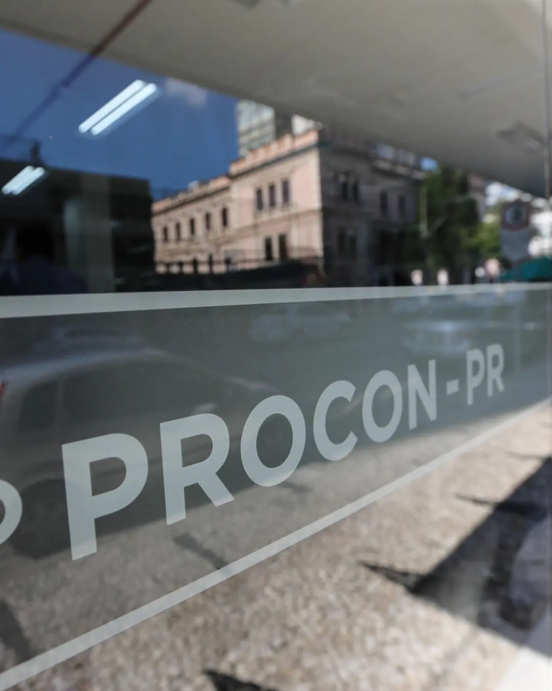 Procon-PR fez, em média, 570 atendimentos por dia no primeiro semestre do ano