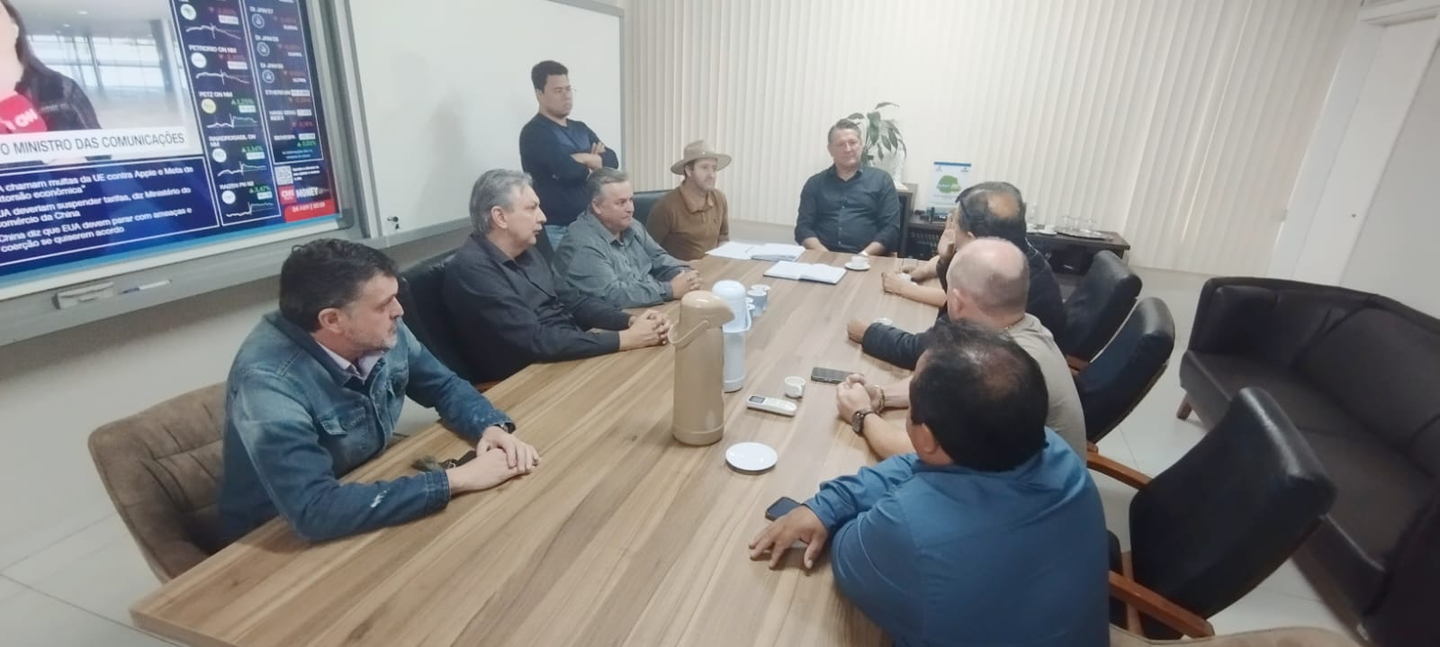 Adão Litro visitou Prefeito Langaro e anunciou R$ 2,4 milhões em recursos para Palmas Adão Litro visitou Prefeito Langaro e anunciou R$ 2,4 milhões em recursos para Palmas