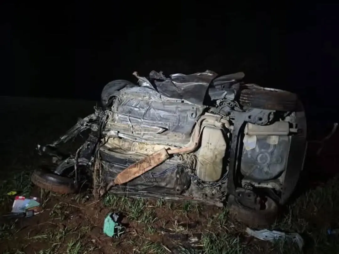 Duas crianças e três adultos morrem em acidente entre carro e caminhão
