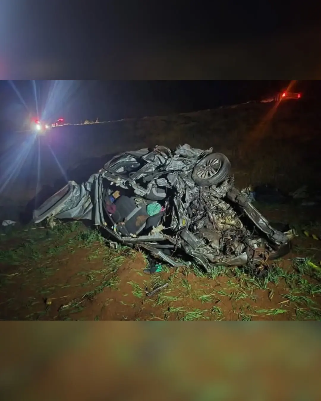 Duas crianças e três adultos morrem em acidente entre carro e caminhão