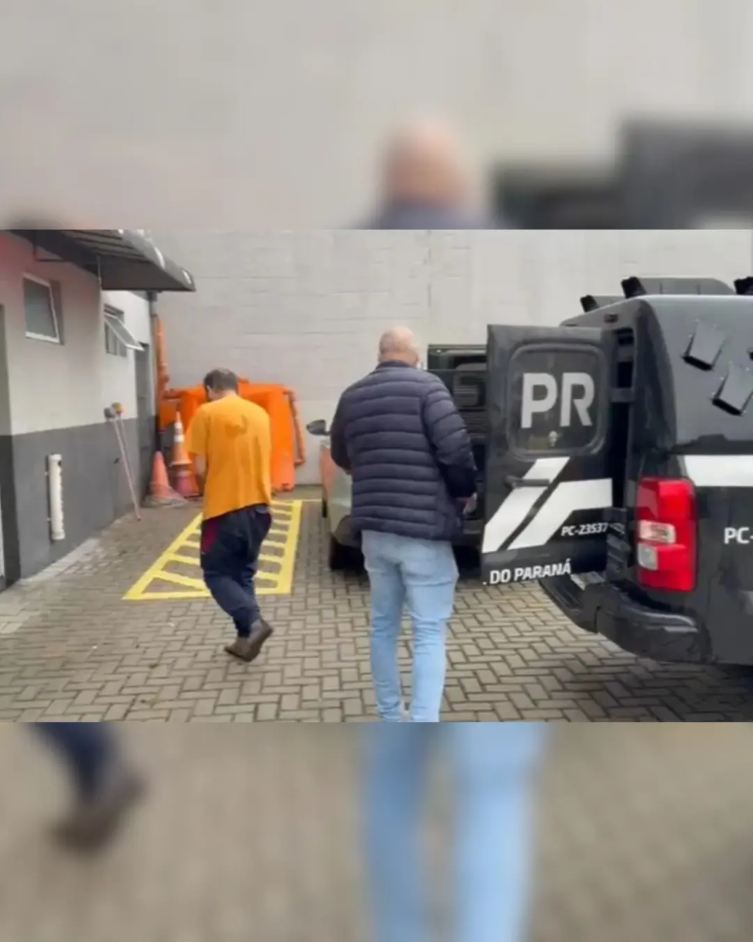 Homem com histórico de homicídio é preso por agredir idosa e quebrar móveis em Curitiba